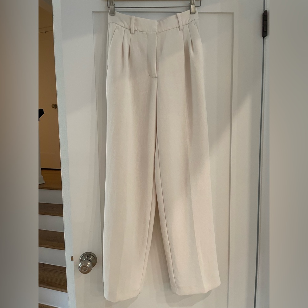 Aritzia Effortless Pant Light Birch Size 2 Regular